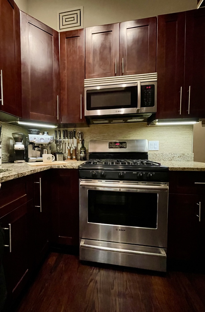 1727 S Indiana Avenue Unit: 207