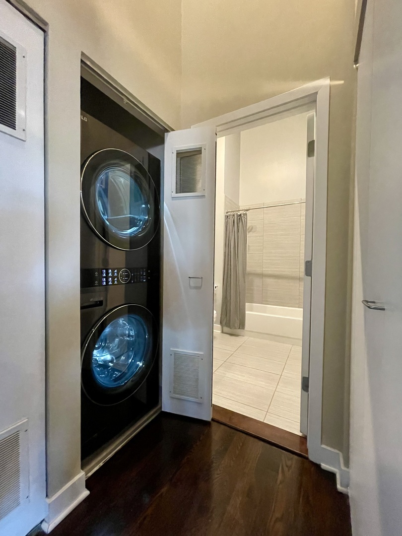 1727 S Indiana Avenue Unit: 207