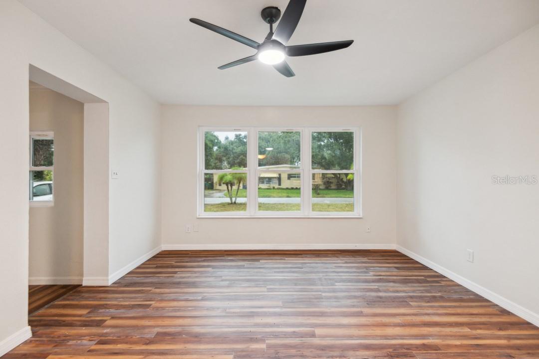 1009 GREENWOOD WAY