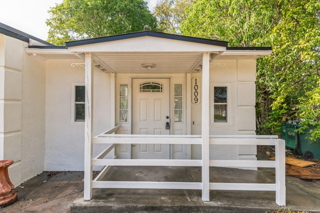 1009 GREENWOOD WAY