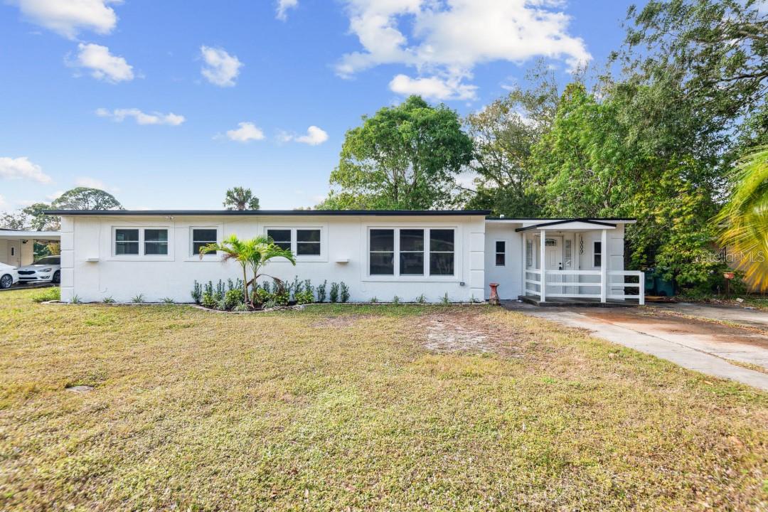 1009 GREENWOOD WAY