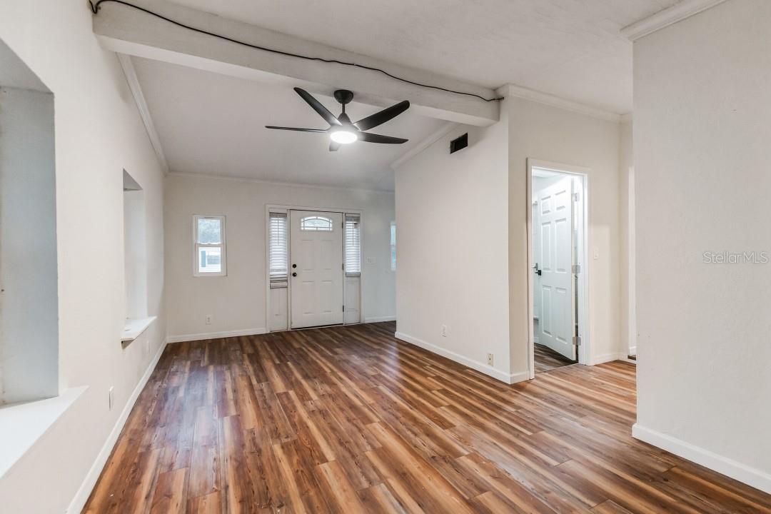 1009 GREENWOOD WAY