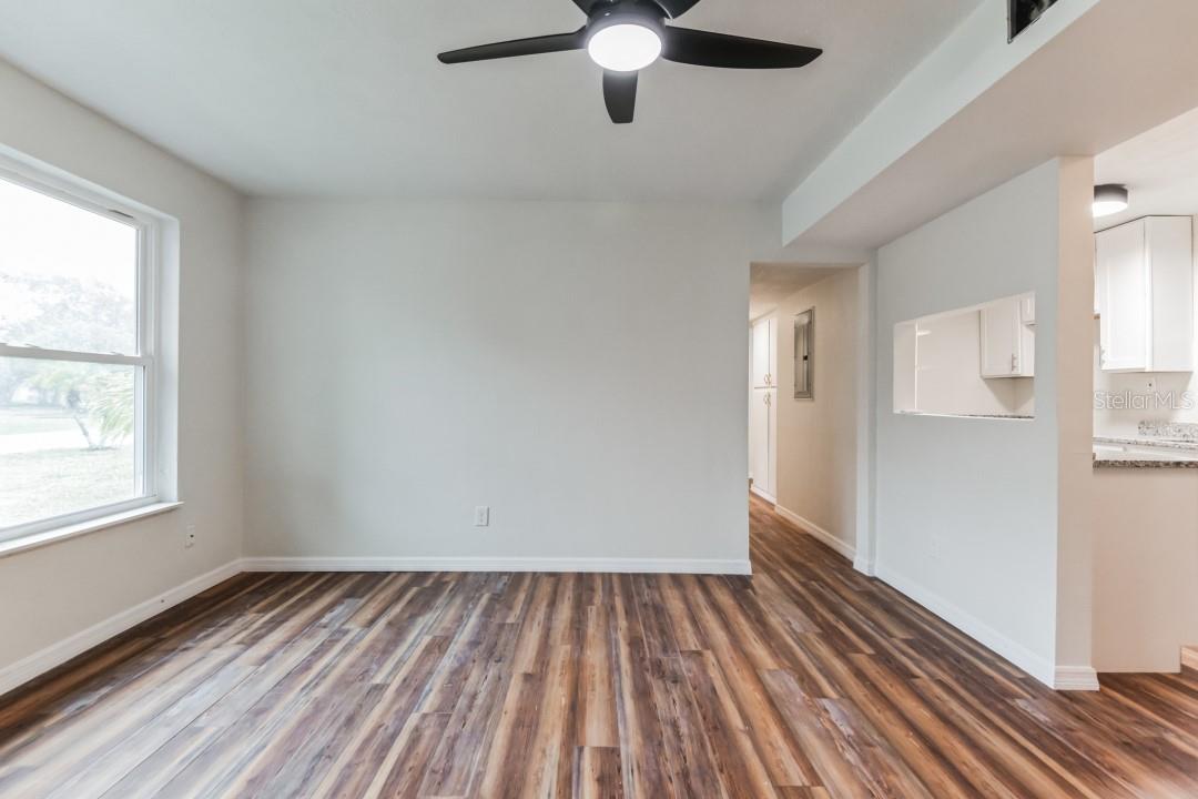 1009 GREENWOOD WAY