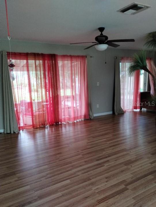 1302 W WELLINGTON DR