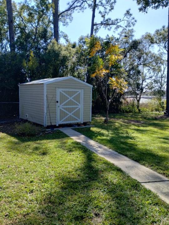 1302 W WELLINGTON DR