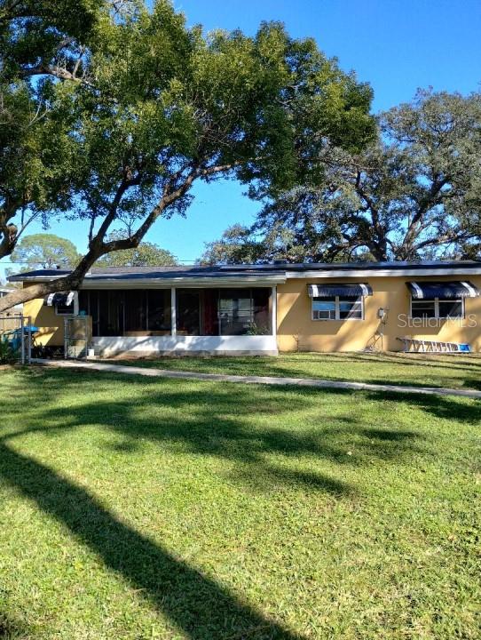 1302 W WELLINGTON DR