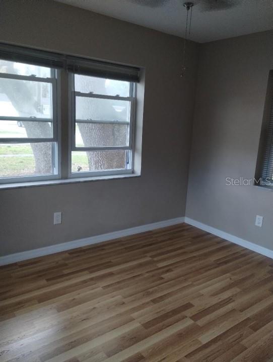 1302 W WELLINGTON DR