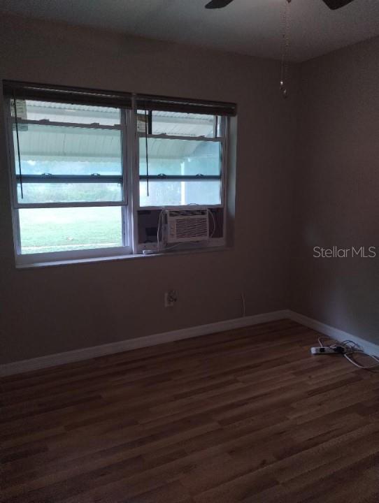 1302 W WELLINGTON DR