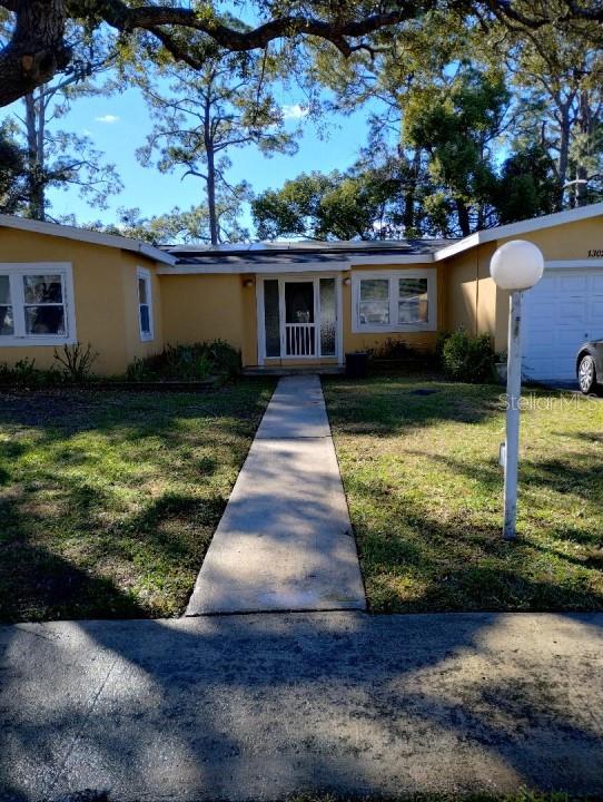 1302 W WELLINGTON DR