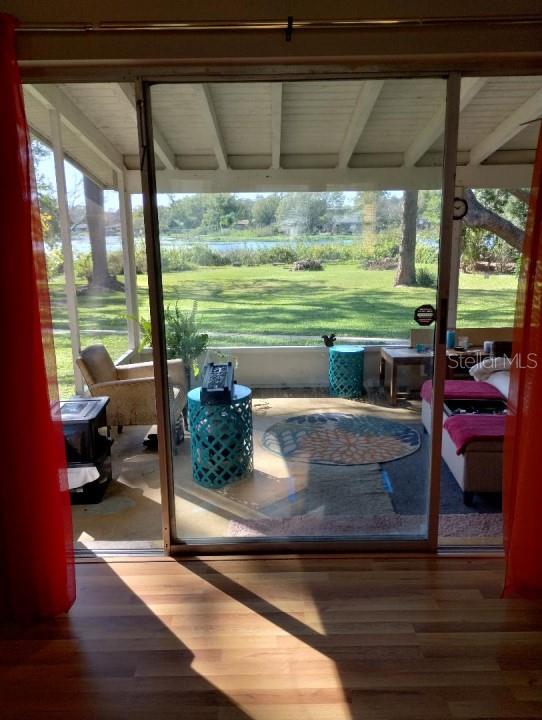 1302 W WELLINGTON DR