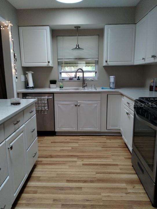 1302 W WELLINGTON DR