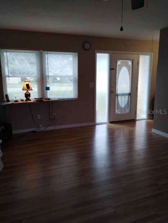 1302 W WELLINGTON DR