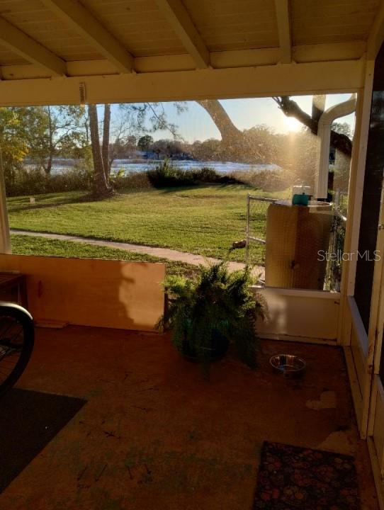 1302 W WELLINGTON DR