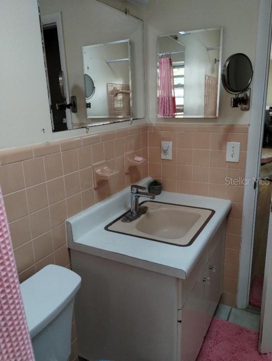 1302 W WELLINGTON DR