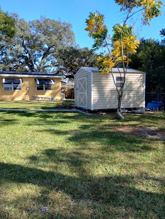 1302 W WELLINGTON DR