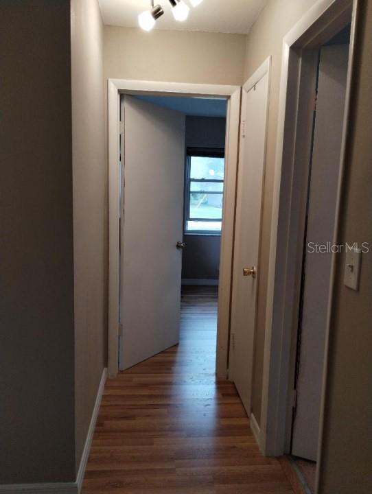 1302 W WELLINGTON DR