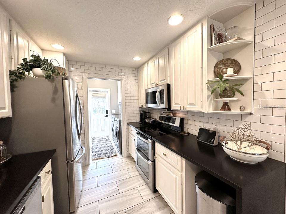 1541 NAPOLI DR E