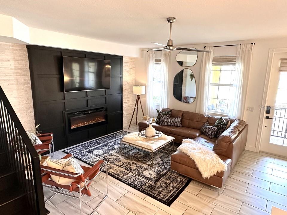 1541 NAPOLI DR E