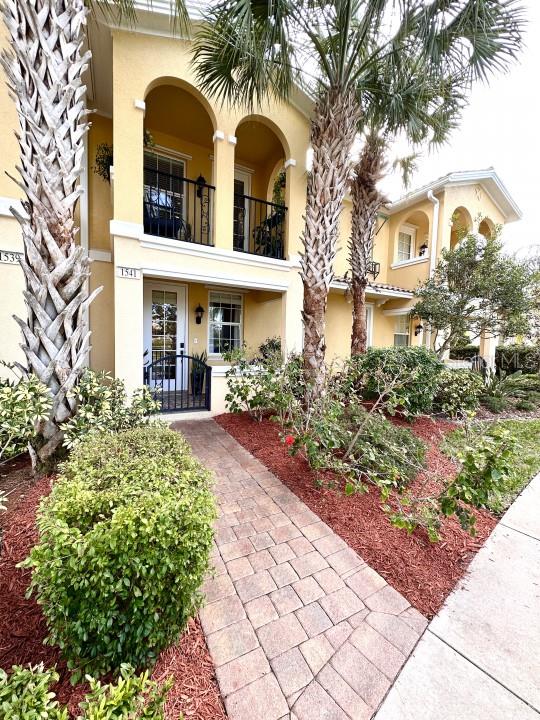 1541 NAPOLI DR E