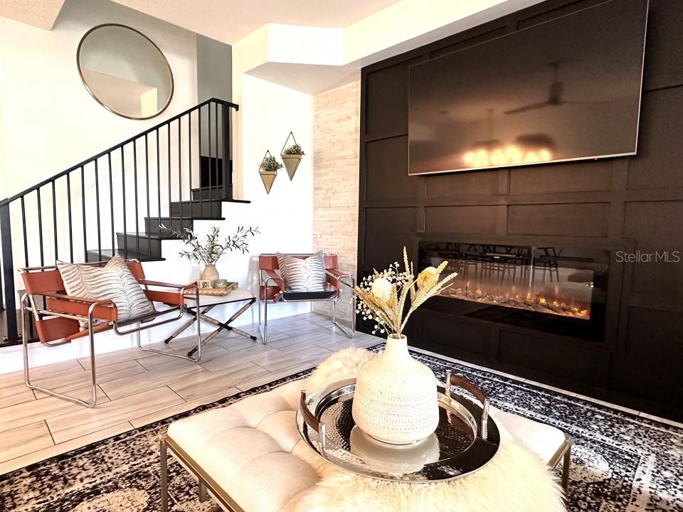 1541 NAPOLI DR E