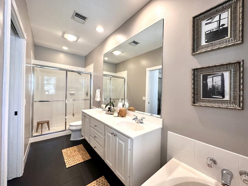 1541 NAPOLI DR E