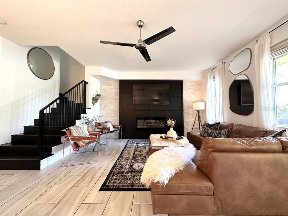 1541 NAPOLI DR E