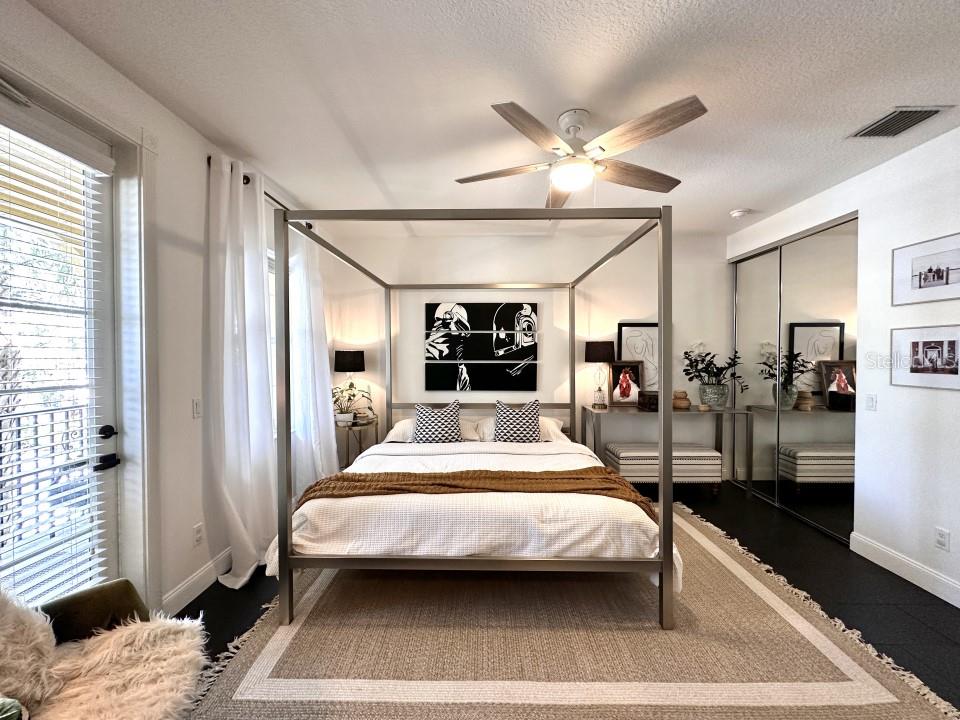 1541 NAPOLI DR E