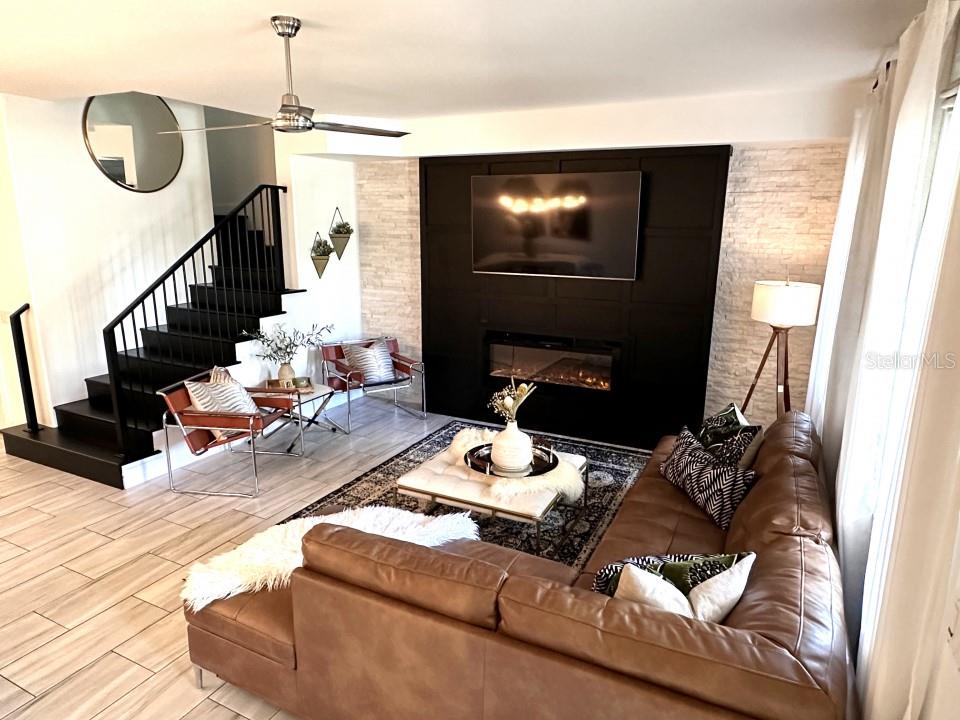 1541 NAPOLI DR E