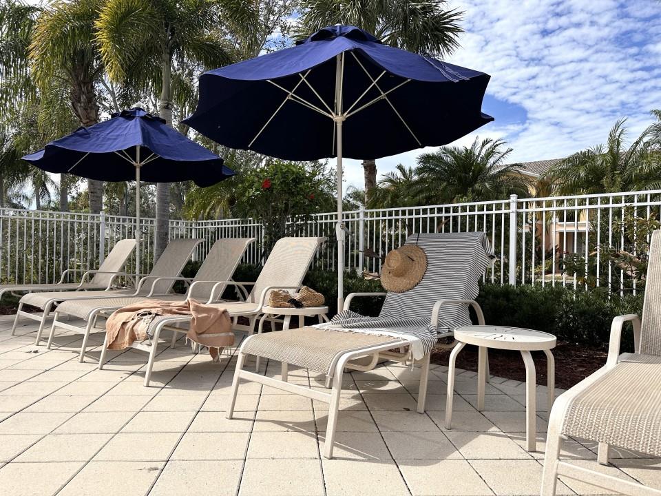 1541 NAPOLI DR E