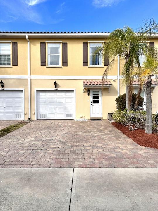 1541 NAPOLI DR E