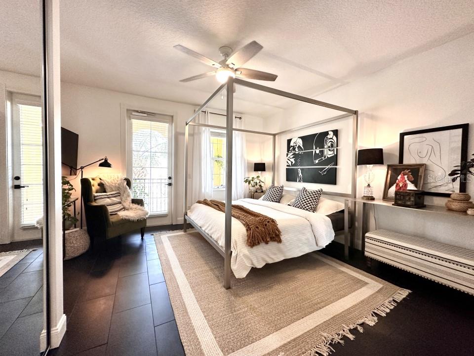 1541 NAPOLI DR E