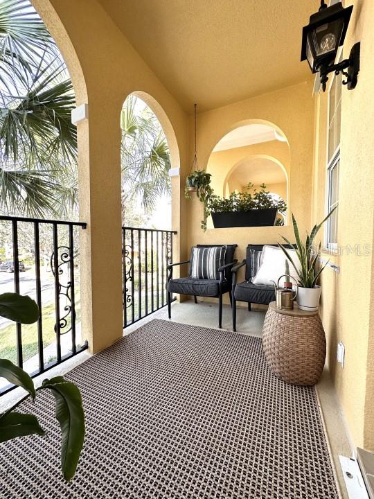 1541 NAPOLI DR E