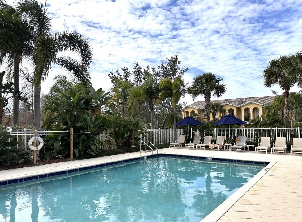 1541 NAPOLI DR E