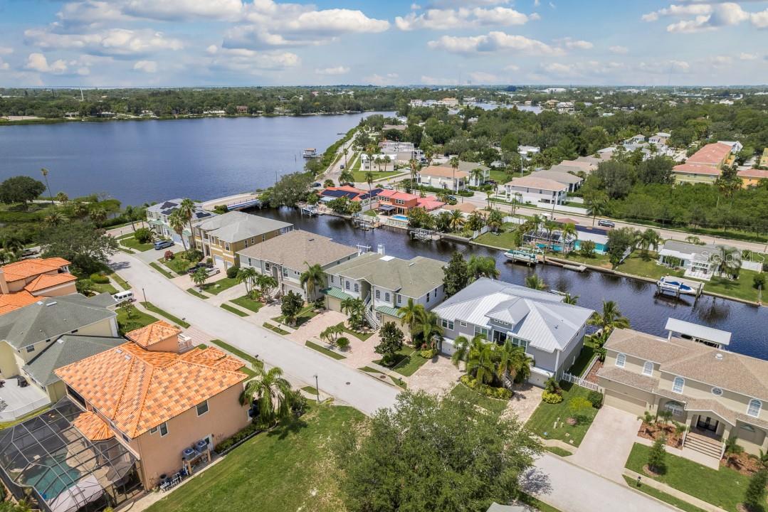 321 MANATEE LN
