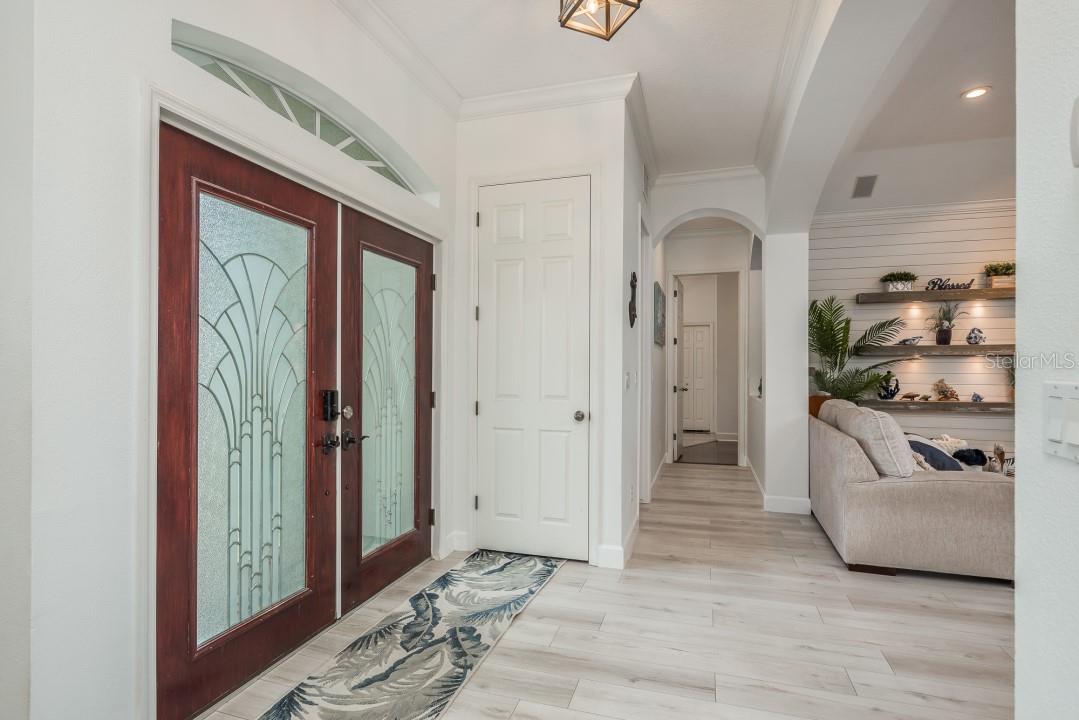 321 MANATEE LN