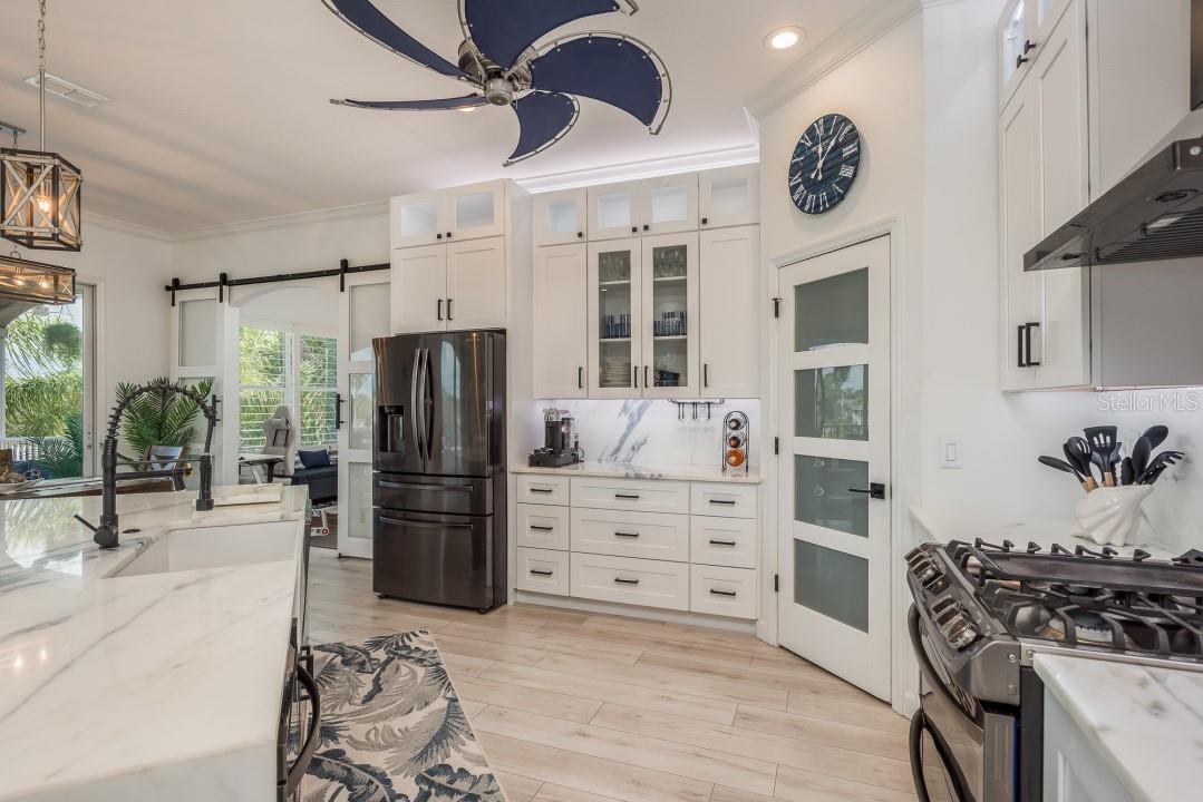 321 MANATEE LN
