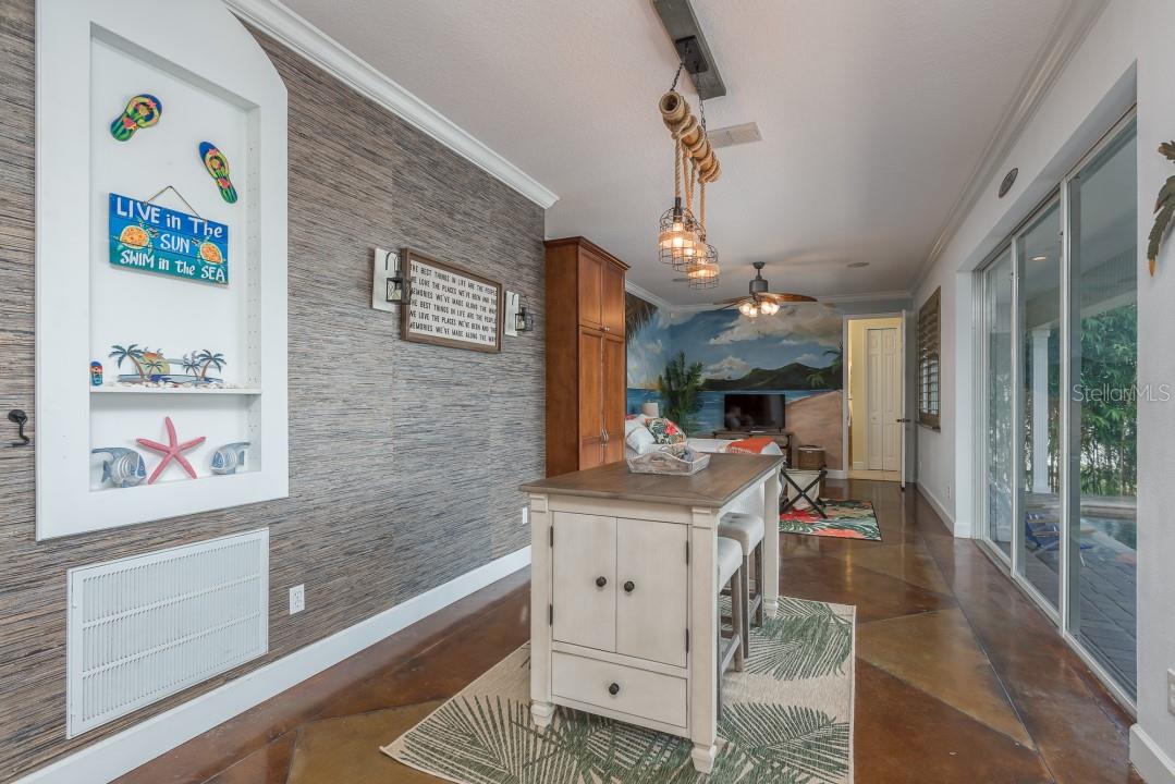 321 MANATEE LN