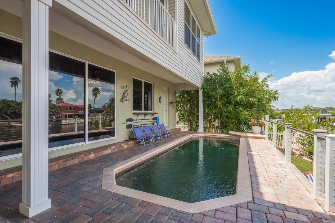 321 MANATEE LN