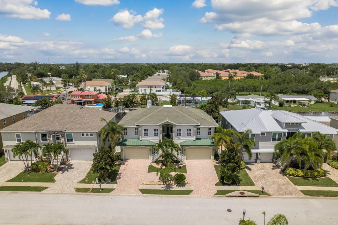 321 MANATEE LN