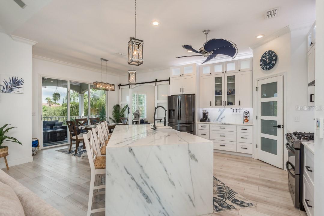 321 MANATEE LN