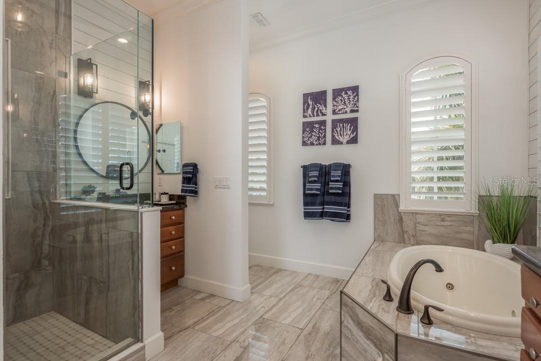 321 MANATEE LN