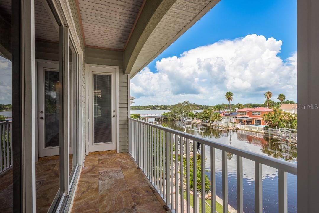 321 MANATEE LN