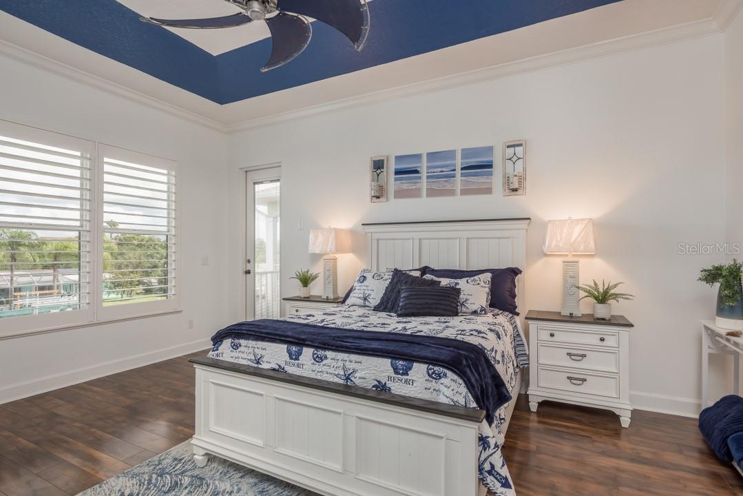 321 MANATEE LN