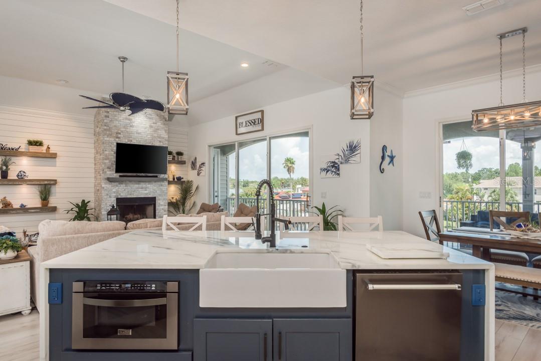 321 MANATEE LN