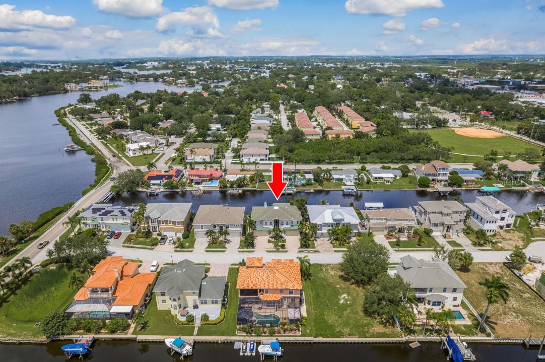 321 MANATEE LN