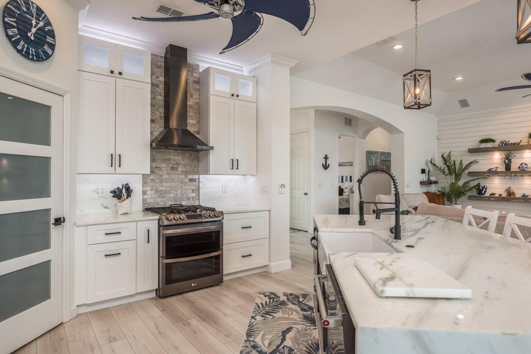 321 MANATEE LN
