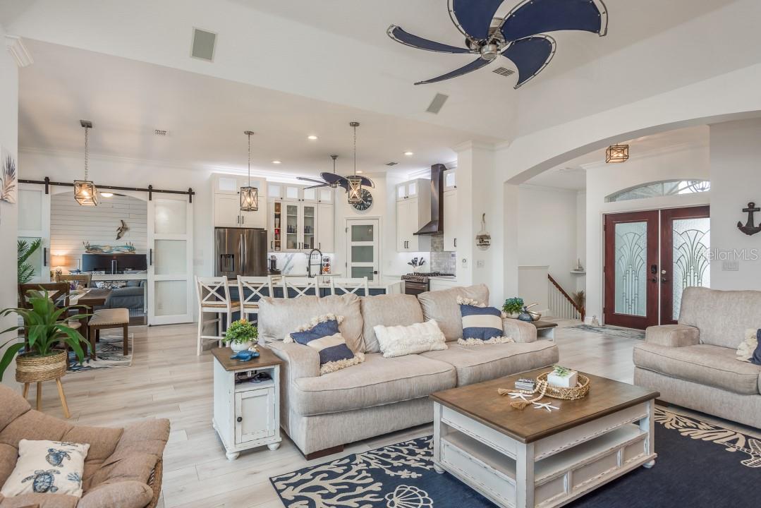321 MANATEE LN
