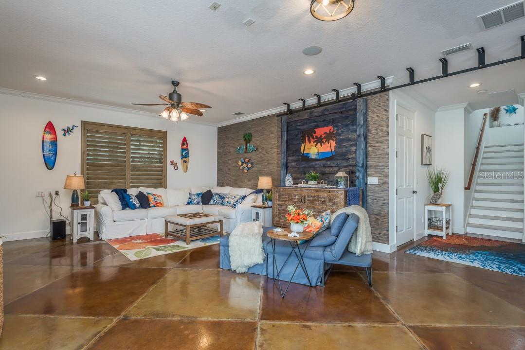 321 MANATEE LN
