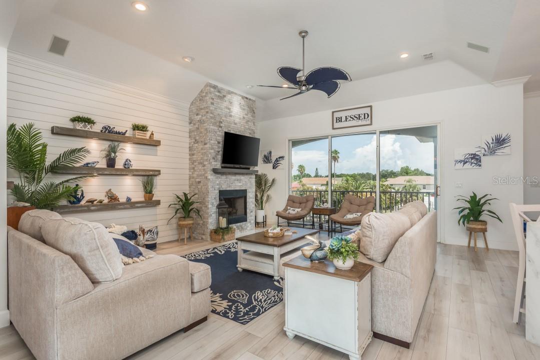 321 MANATEE LN