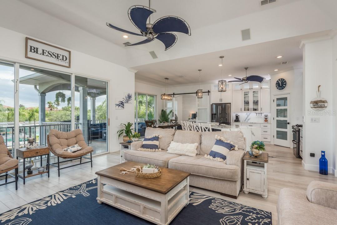 321 MANATEE LN